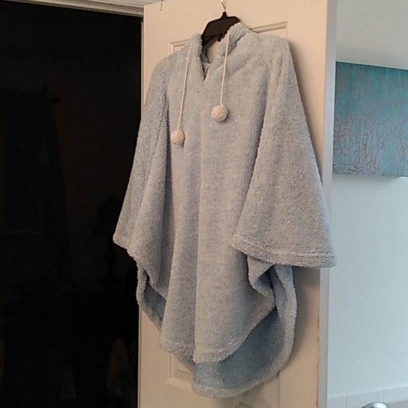 PJ Couture Soft Fuzzy Poncho Cape Bat Wing Hoodie - Picture 8 of 8